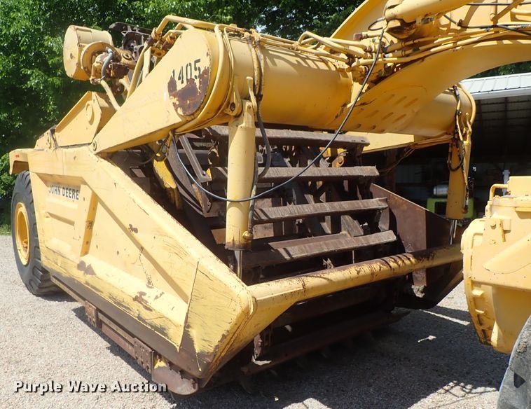 image for item DG2181 1984 John Deere 862  elevating scraper