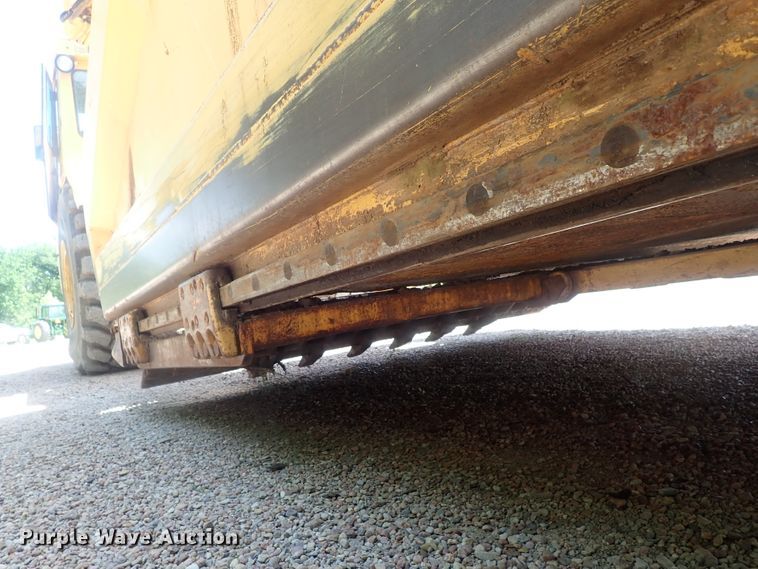 image for item DG2181 1984 John Deere 862  elevating scraper