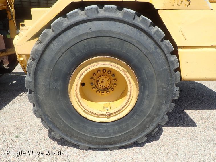 image for item DG2181 1984 John Deere 862  elevating scraper