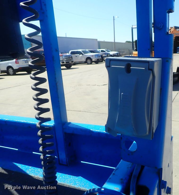 image for item DG2187 2006 Genie GS-2646  scissor lift