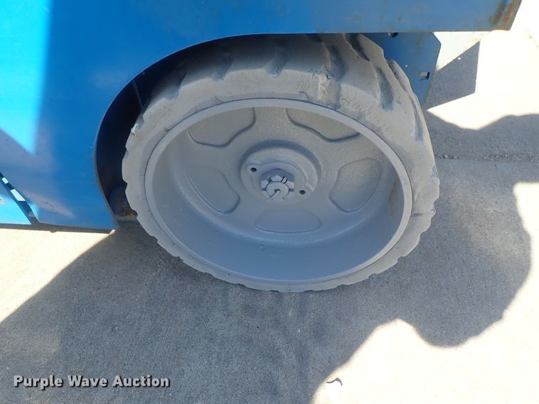 image for item DG2187 2006 Genie GS-2646  scissor lift