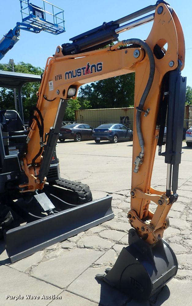 image for item DG2191 2015 Mustang 350Z NXTC  mini excavator