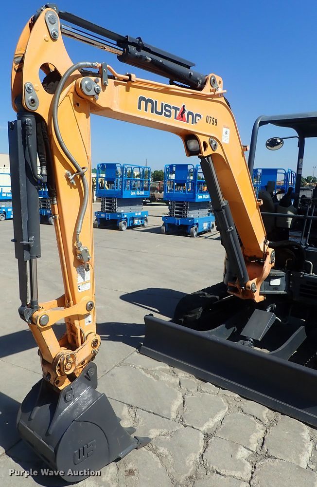image for item DG2191 2015 Mustang 350Z NXTC  mini excavator