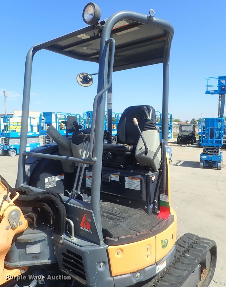 image for item DG2191 2015 Mustang 350Z NXTC  mini excavator