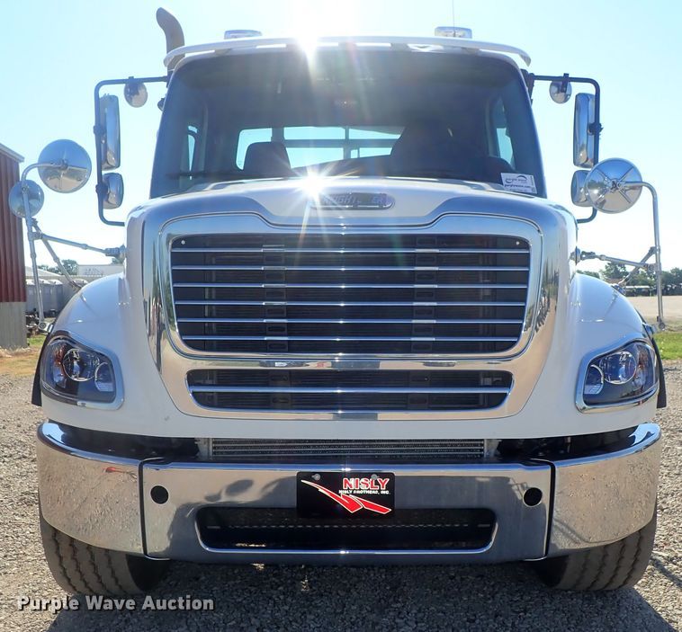 image for item DG2204 2009 Freightliner Business Class M2  roll-off container truck