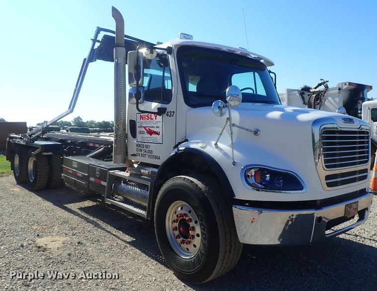 image for item DG2204 2009 Freightliner Business Class M2  roll-off container truck