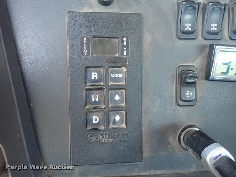 image for item DG2204 2009 Freightliner Business Class M2  roll-off container truck