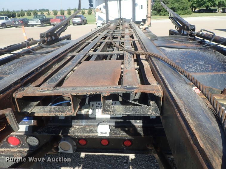 image for item DG2204 2009 Freightliner Business Class M2  roll-off container truck