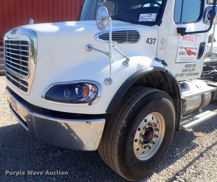 image for item DG2204 2009 Freightliner Business Class M2  roll-off container truck