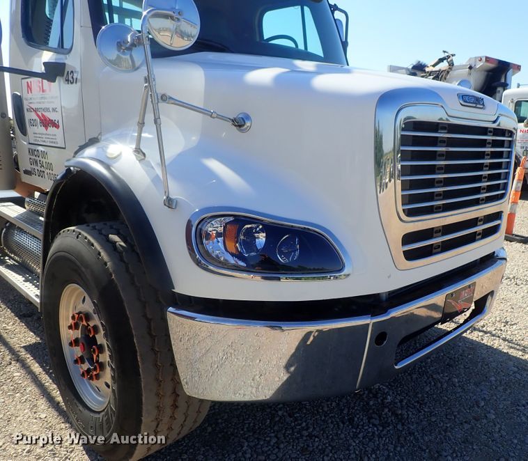 image for item DG2204 2009 Freightliner Business Class M2  roll-off container truck