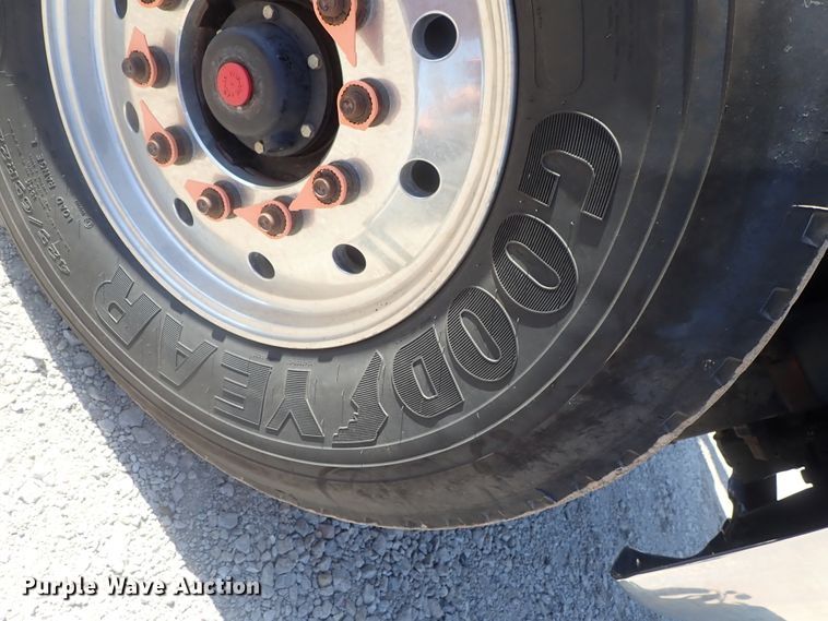 image for item DG2204 2009 Freightliner Business Class M2  roll-off container truck