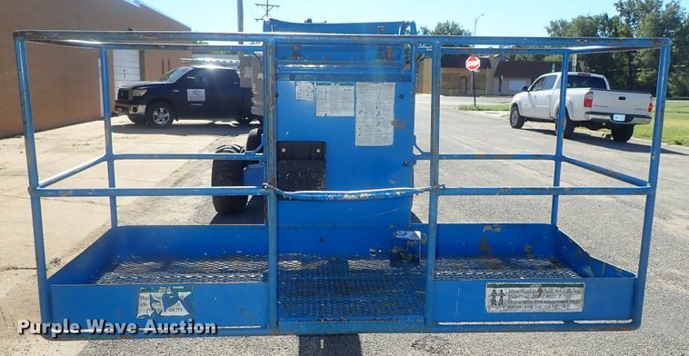 image for item DG2205 1999 Genie S-40  boom lift