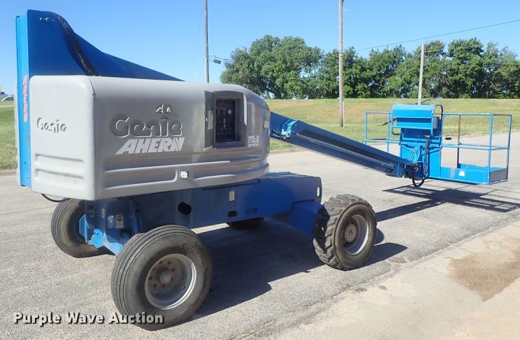 image for item DG2205 1999 Genie S-40  boom lift