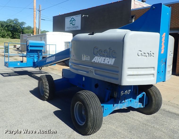 image for item DG2205 1999 Genie S-40  boom lift