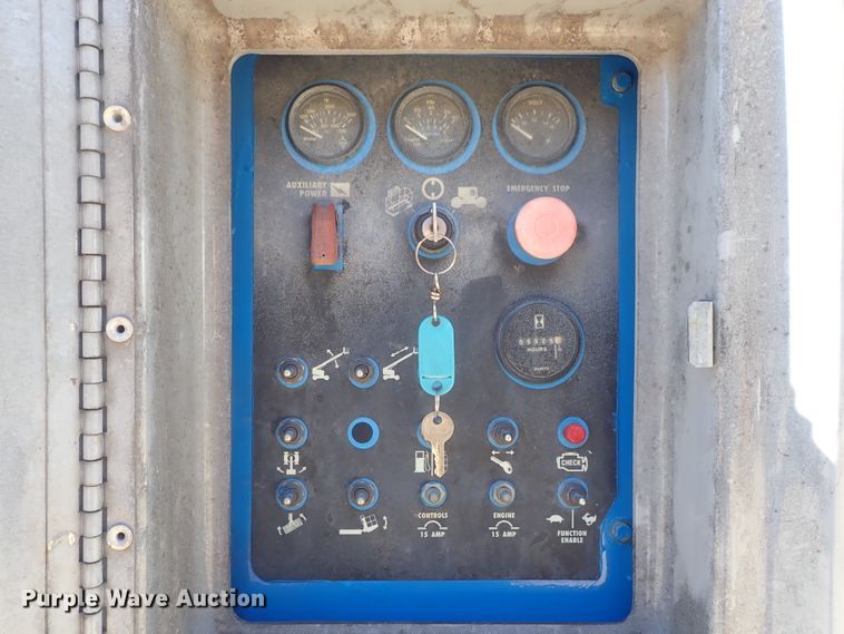 image for item DG2205 1999 Genie S-40  boom lift