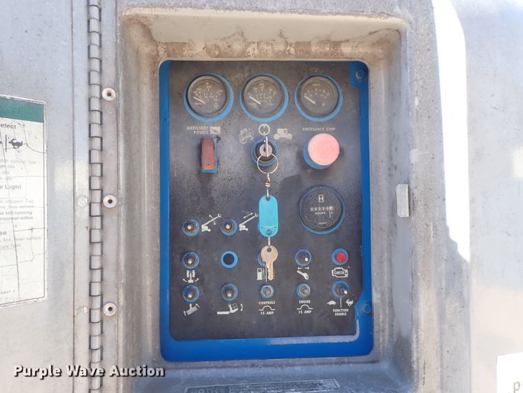 image for item DG2205 1999 Genie S-40  boom lift