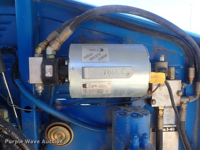 image for item DG2205 1999 Genie S-40  boom lift