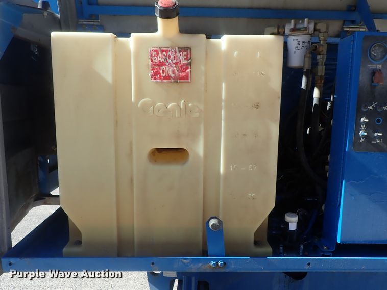 image for item DG2205 1999 Genie S-40  boom lift