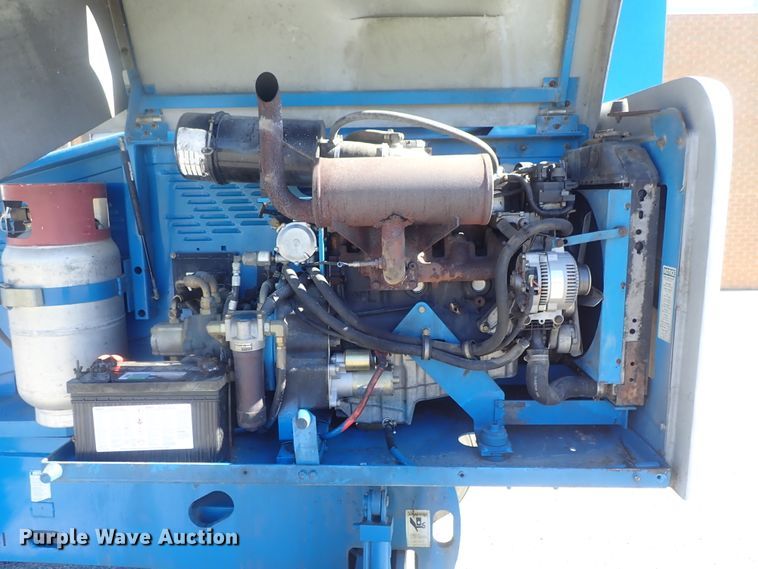 image for item DG2205 1999 Genie S-40  boom lift