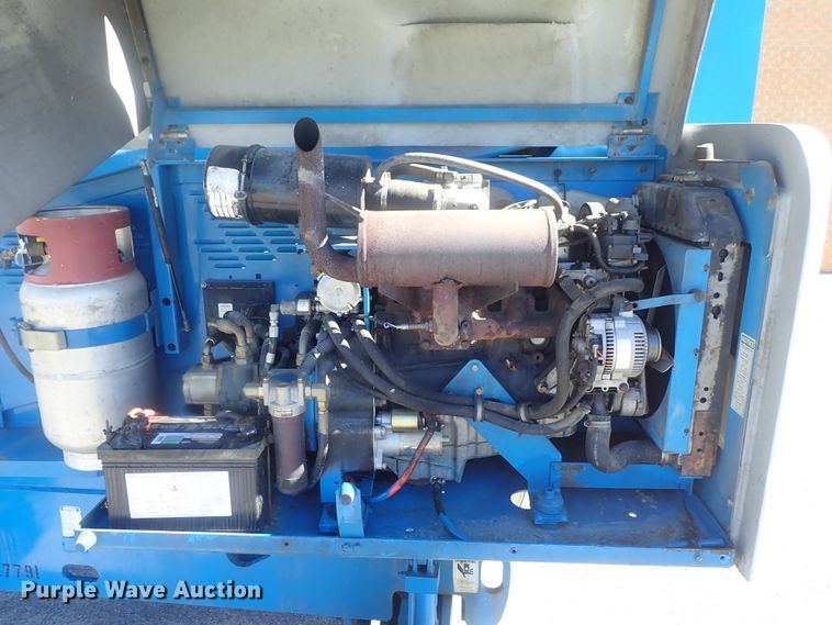 image for item DG2205 1999 Genie S-40  boom lift