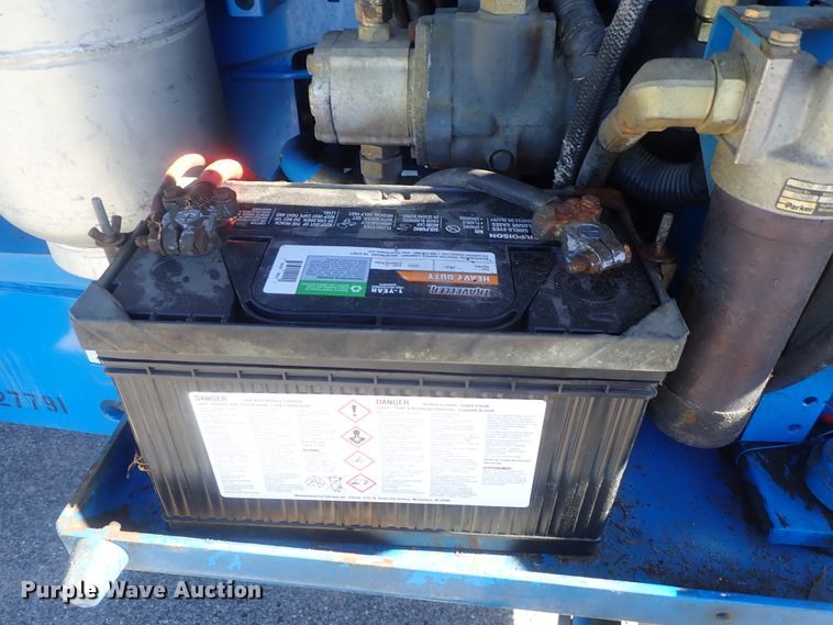 image for item DG2205 1999 Genie S-40  boom lift