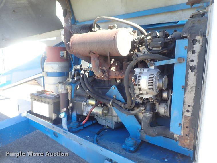 image for item DG2205 1999 Genie S-40  boom lift