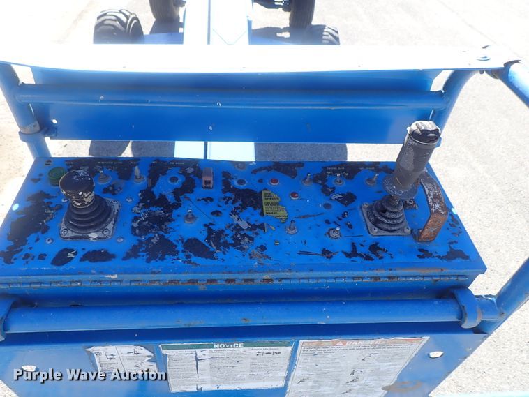 image for item DG2205 1999 Genie S-40  boom lift