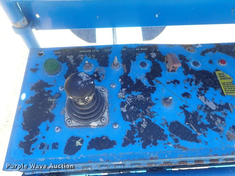 image for item DG2205 1999 Genie S-40  boom lift