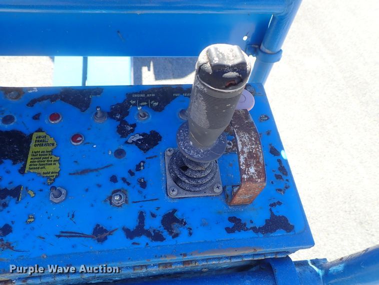 image for item DG2205 1999 Genie S-40  boom lift