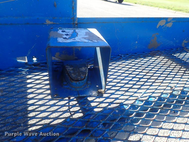 image for item DG2205 1999 Genie S-40  boom lift