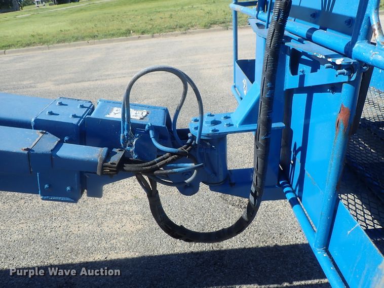 image for item DG2205 1999 Genie S-40  boom lift