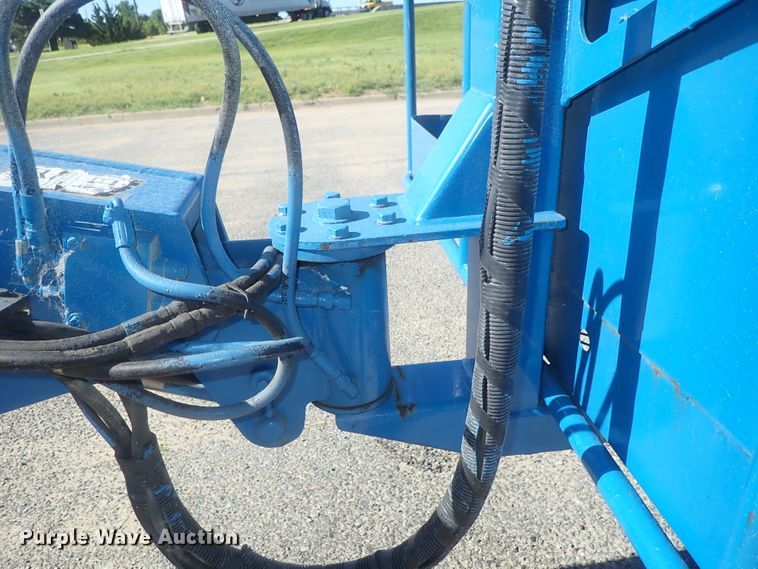 image for item DG2205 1999 Genie S-40  boom lift