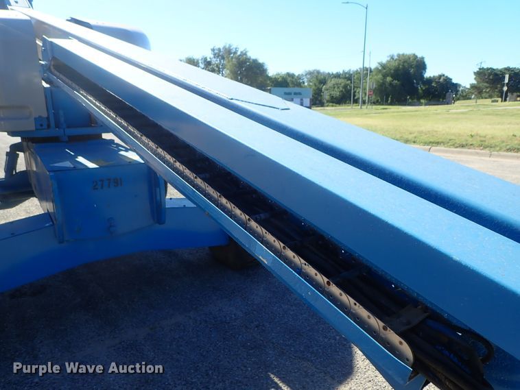 image for item DG2205 1999 Genie S-40  boom lift