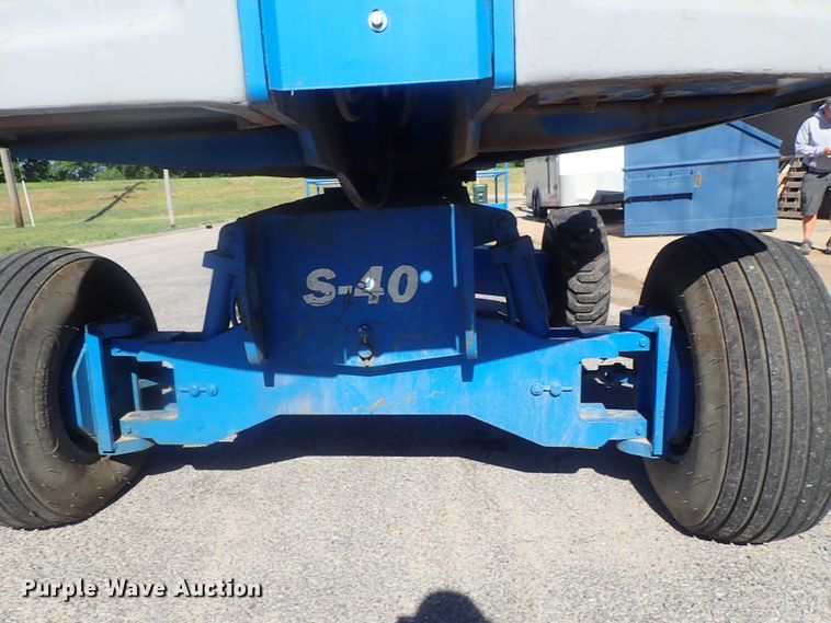 image for item DG2205 1999 Genie S-40  boom lift
