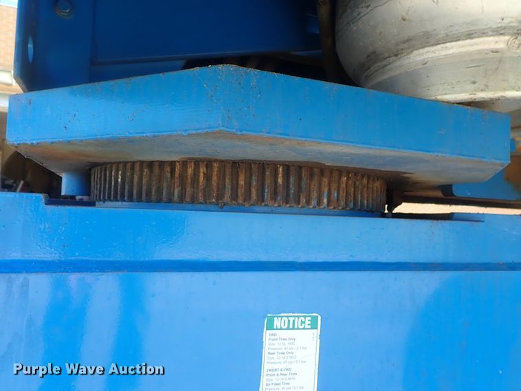 image for item DG2205 1999 Genie S-40  boom lift