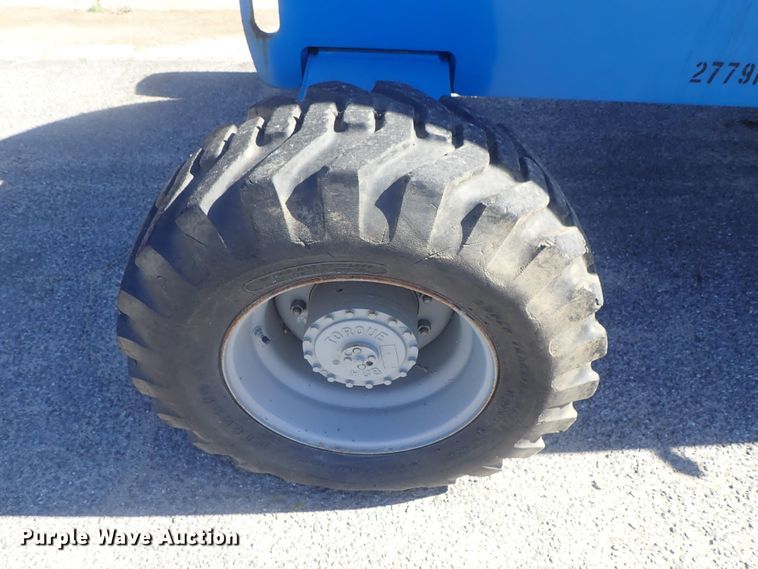 image for item DG2205 1999 Genie S-40  boom lift