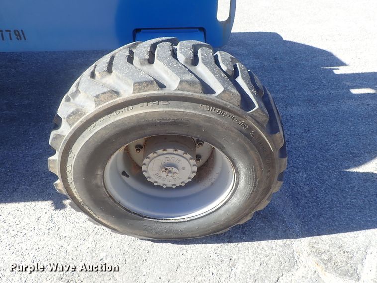 image for item DG2205 1999 Genie S-40  boom lift