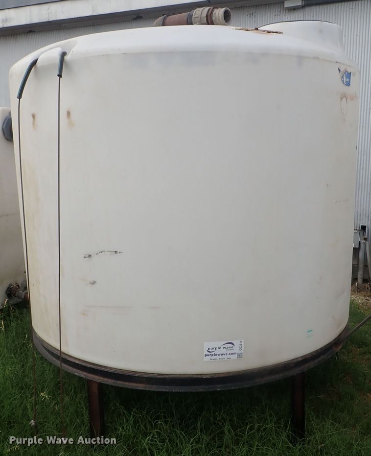 Poly tank in Goddard, KS | Item DG2219 sold | Purple Wave