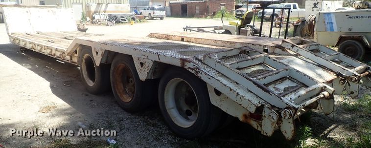 image for item DG2230 1977 Hyster drop deck equipment trailer