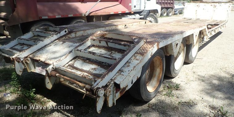 image for item DG2230 1977 Hyster drop deck equipment trailer