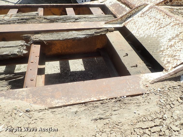 image for item DG2230 1977 Hyster drop deck equipment trailer