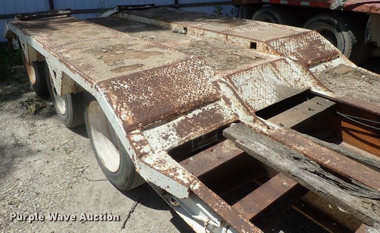 image for item DG2230 1977 Hyster drop deck equipment trailer