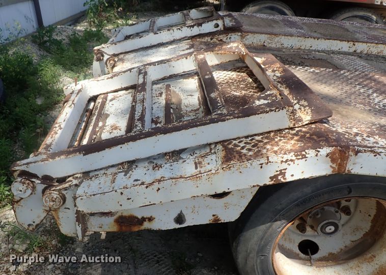 image for item DG2230 1977 Hyster drop deck equipment trailer