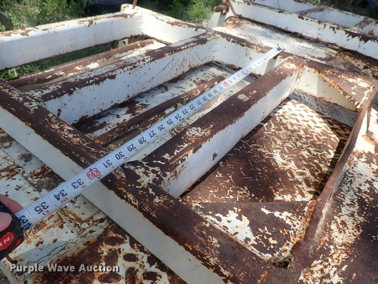 image for item DG2230 1977 Hyster drop deck equipment trailer