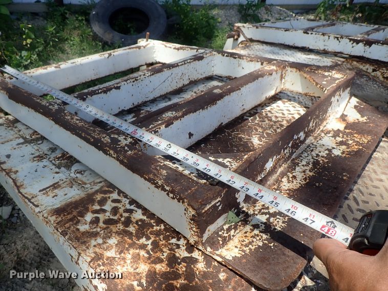 image for item DG2230 1977 Hyster drop deck equipment trailer