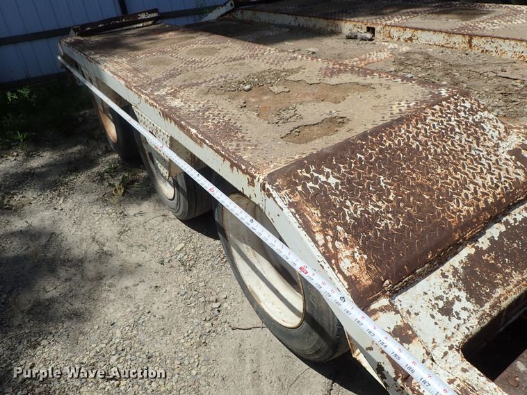 image for item DG2230 1977 Hyster drop deck equipment trailer