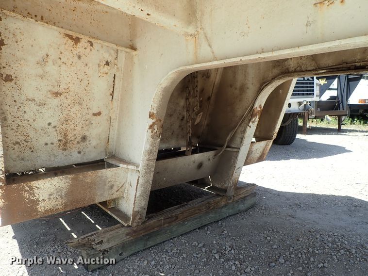 image for item DG2230 1977 Hyster drop deck equipment trailer