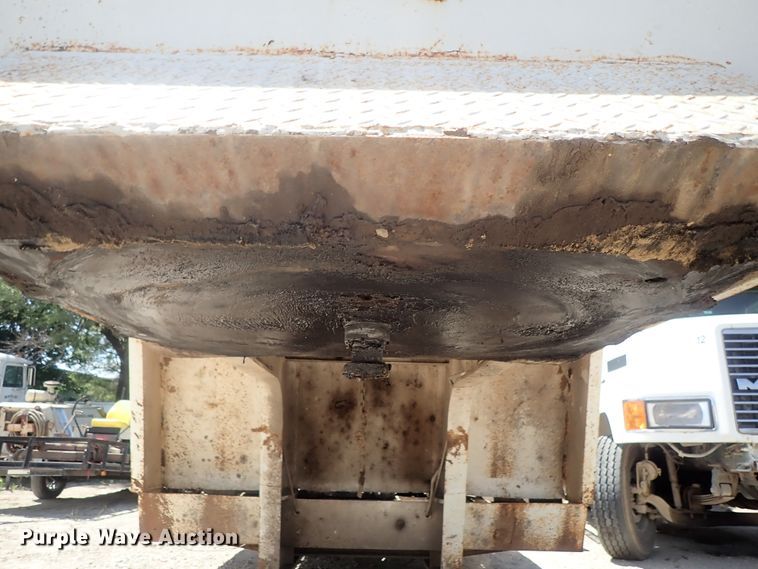 image for item DG2230 1977 Hyster drop deck equipment trailer