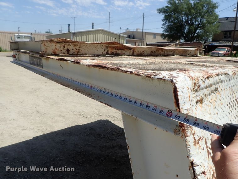 image for item DG2230 1977 Hyster drop deck equipment trailer