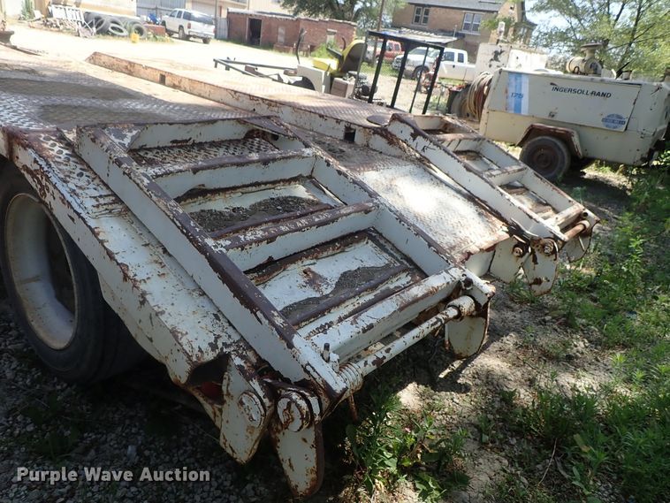 image for item DG2230 1977 Hyster drop deck equipment trailer